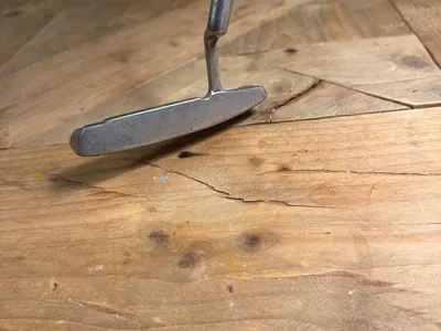 Single classic putter